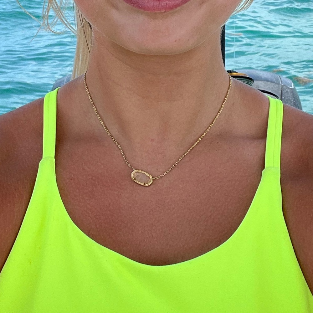 Kendra Scott Eliza rose quartz pendant